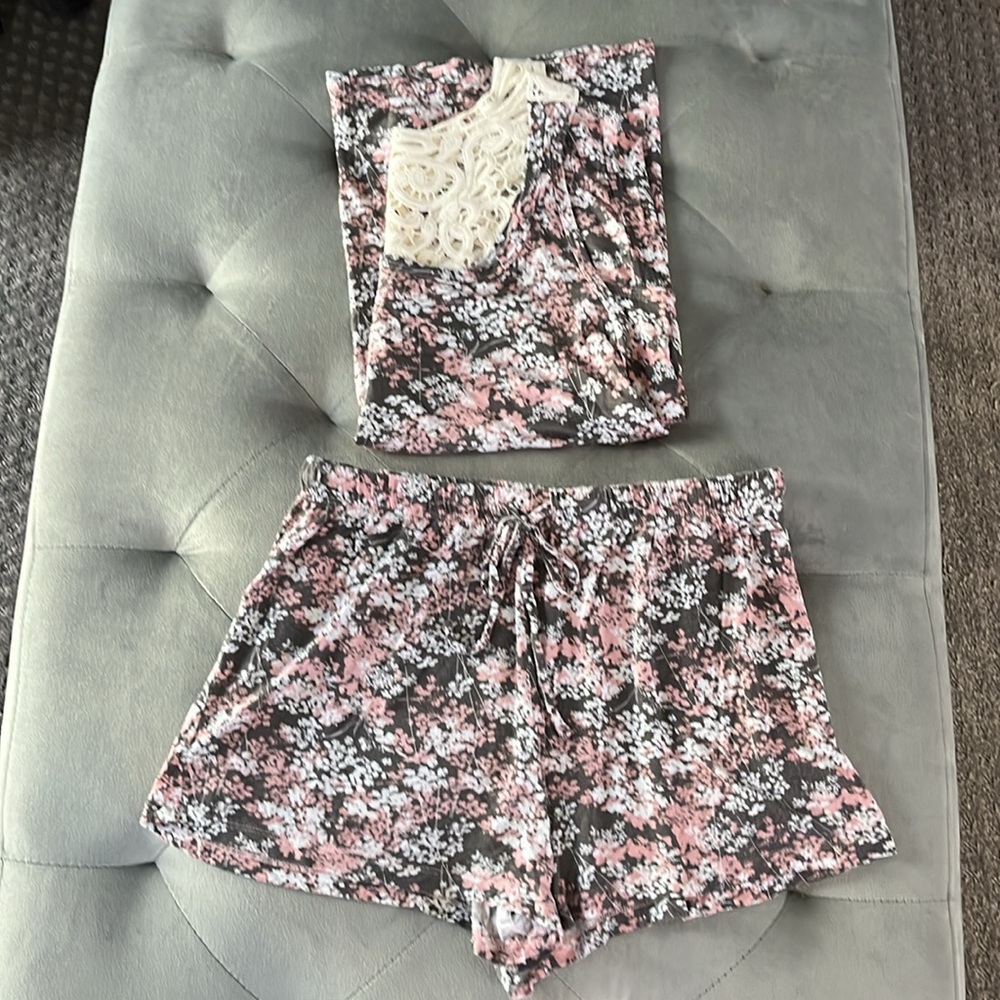 Women’s Sleepwear Tank & Short Set Size L